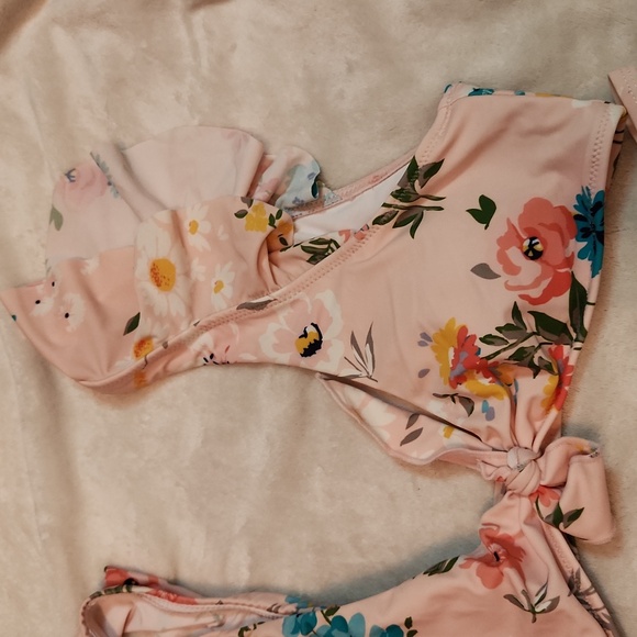 Cupshe 2 pc high rise cheeky bikini with ruffle sleeve top - Picture 2 of 9